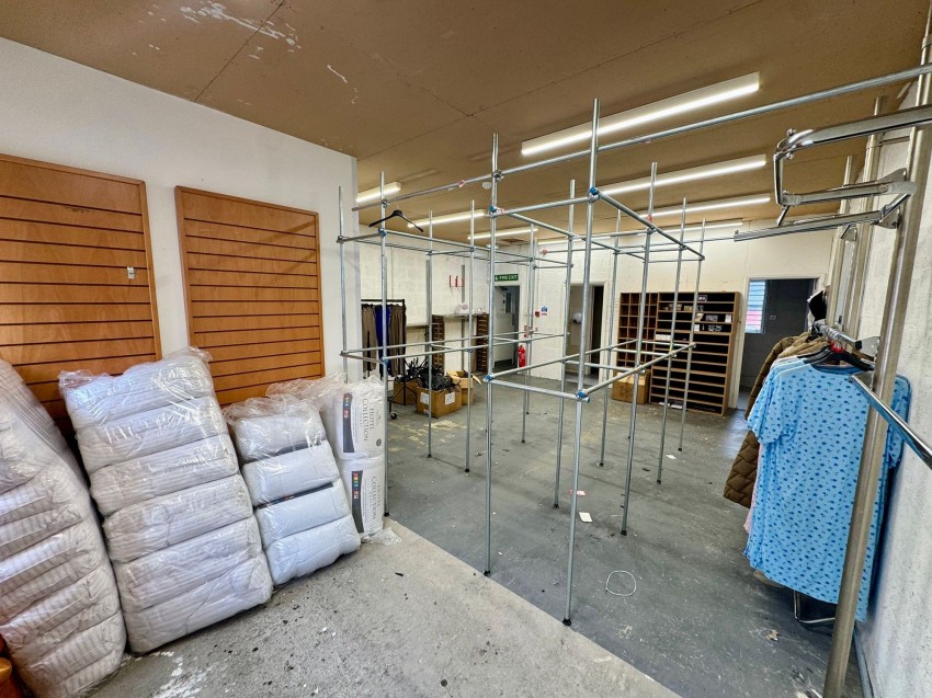 Images for Bridge Street, Haverfordwest, SA61 EAID:2884406164 BID:6e036efe-2661-428f-b5bf-a0a4ec799e22