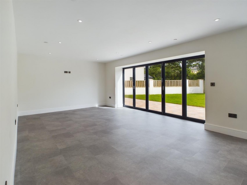 Images for 15 Ashmoor Gardens, Houghton SA73 1PQ EAID:RKLUCASAPI BID:1