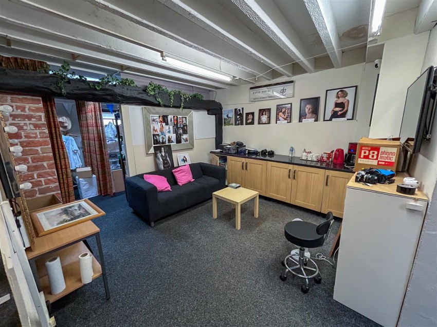 Images for 42 High Street, Haverfordwest EAID:RKLUCASAPI BID:1