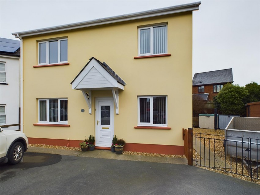 Images for 14 Tudor Gardens, Merlins Bridge EAID:RKLUCASAPI BID:1