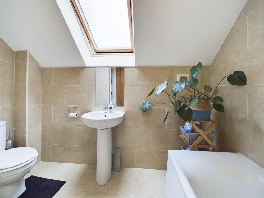 Images for 6 Boot & Shoe Close, Crundale, Haverfordwest EAID:RKLUCASAPI BID:1