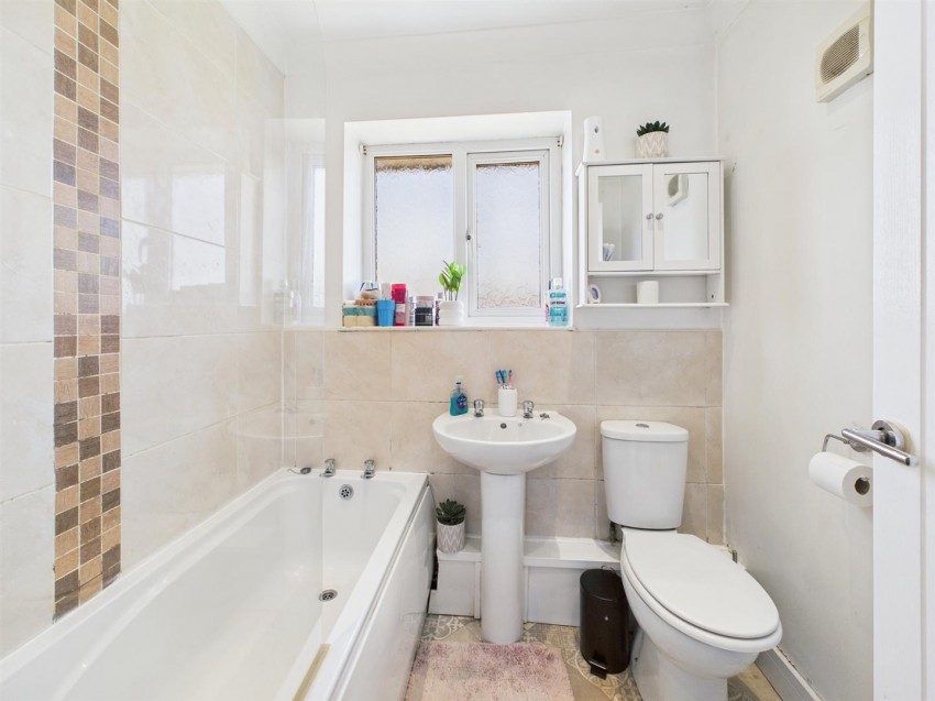Images for 47 The Close, Johnston, Haverfordwest EAID:RKLUCASAPI BID:1
