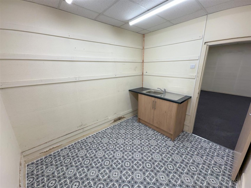 Images for Unit 2, 45a High Street, Haverfordwest EAID:RKLUCASAPI BID:1