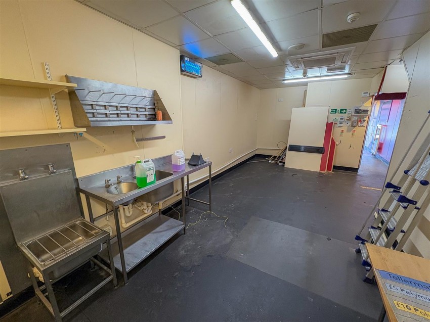 Images for 83 Charles Street, Milford Haven EAID:RKLUCASAPI BID:1