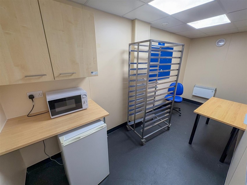 Images for 83 Charles Street, Milford Haven EAID:RKLUCASAPI BID:1