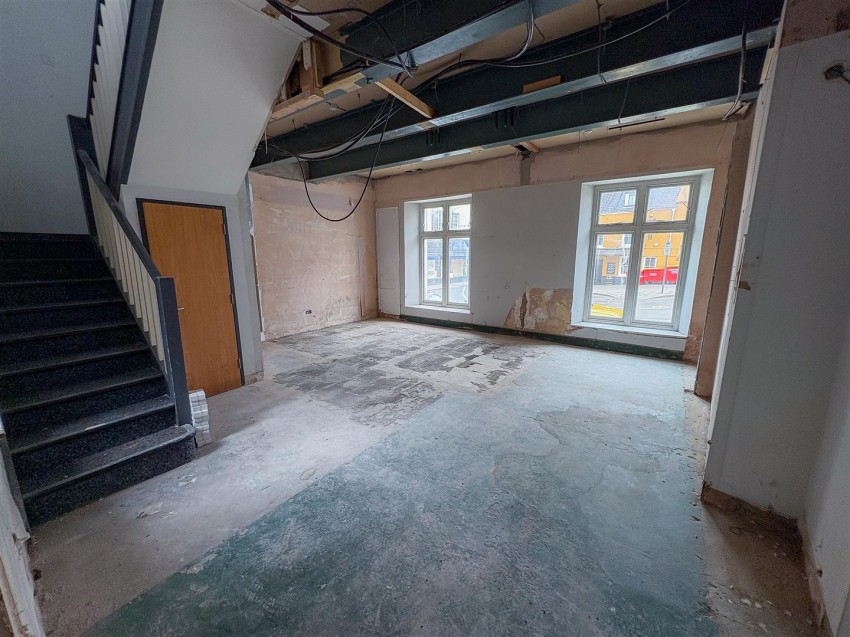 Images for 48 High Street, Haverfordwest EAID:RKLUCASAPI BID:1