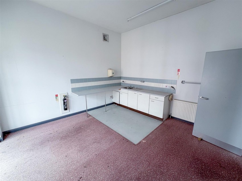 Images for 48 High Street, Haverfordwest EAID:RKLUCASAPI BID:1