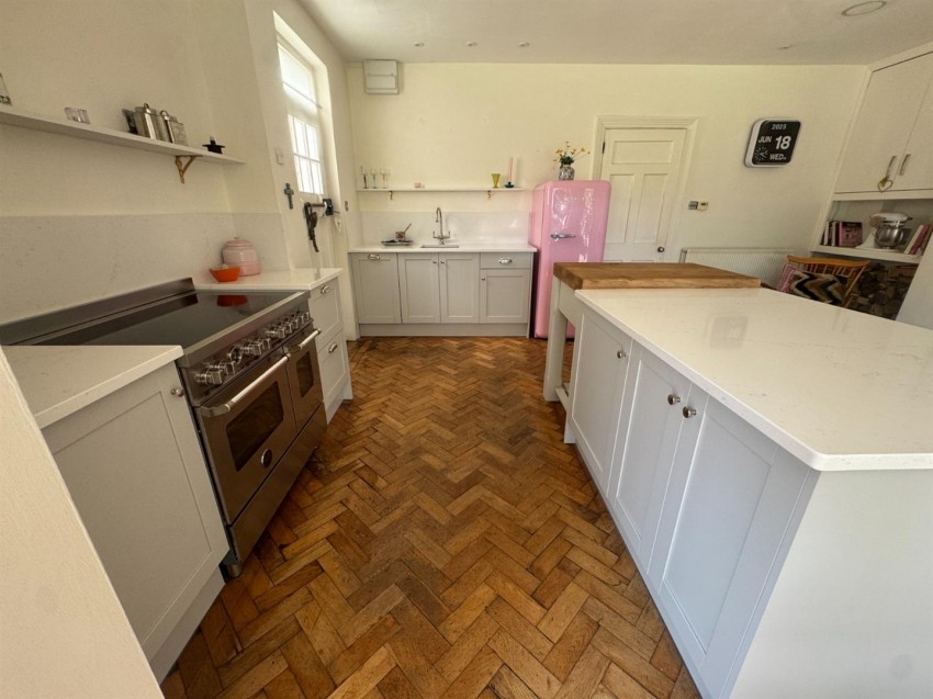 Images for 16 Merlins Hill, Haverfordwest EAID:RKLUCASAPI BID:1