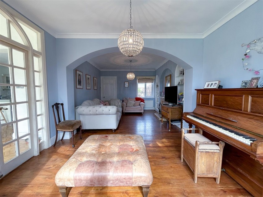 Images for 16 Merlins Hill, Haverfordwest EAID:RKLUCASAPI BID:1