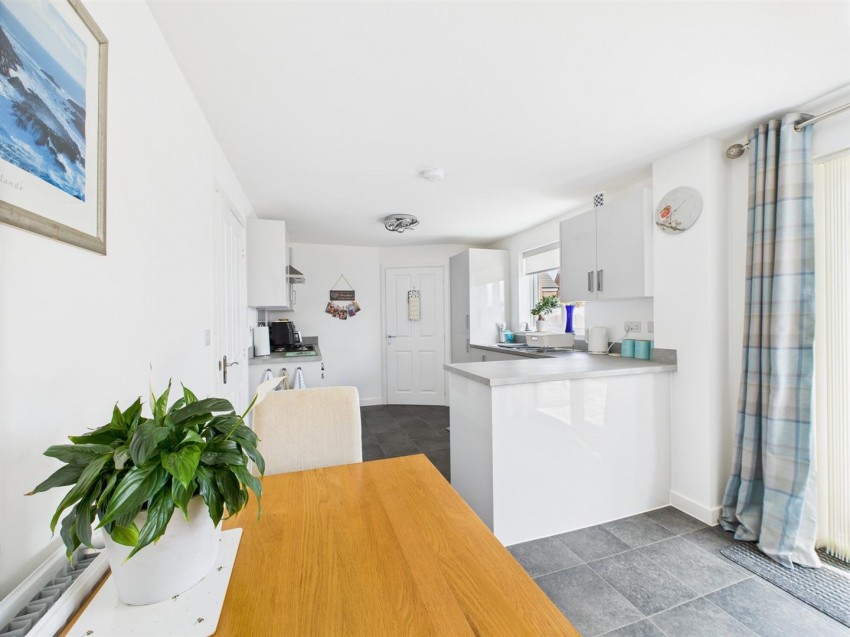 Images for 100 Tasker Way, Haverfordwest EAID:RKLUCASAPI BID:1