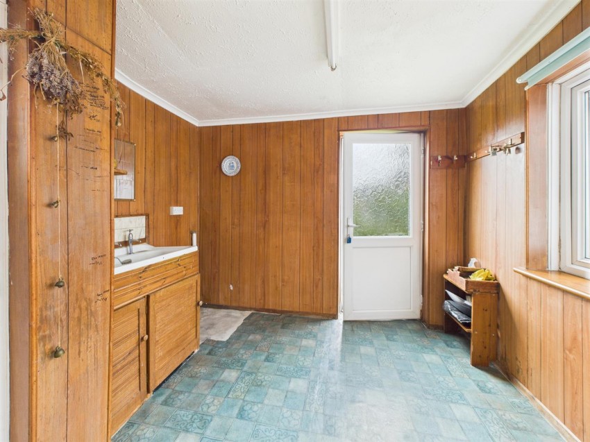 Images for 63 Coronation Avenue, Haverfordwest EAID:RKLUCASAPI BID:1