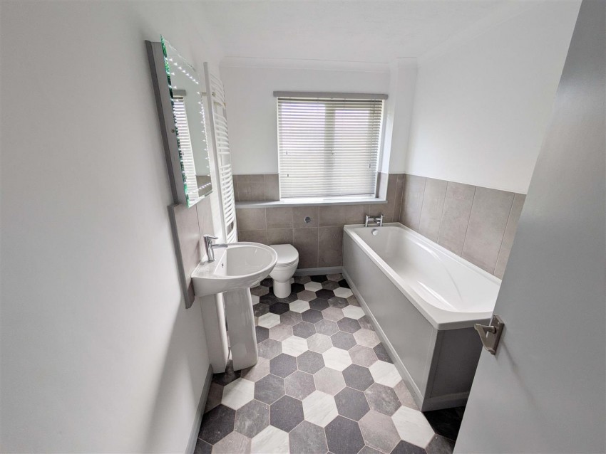 Images for 13 Magdelene Street, Haverfordwest EAID:RKLUCASAPI BID:1