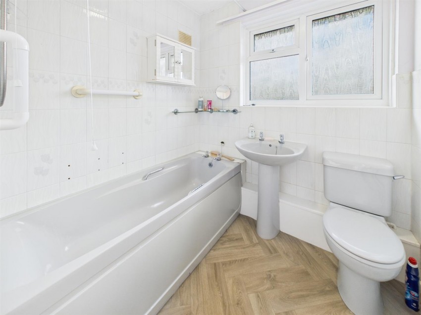 Images for 21 Stokes Avenue, Haverfordwest EAID:RKLUCASAPI BID:1