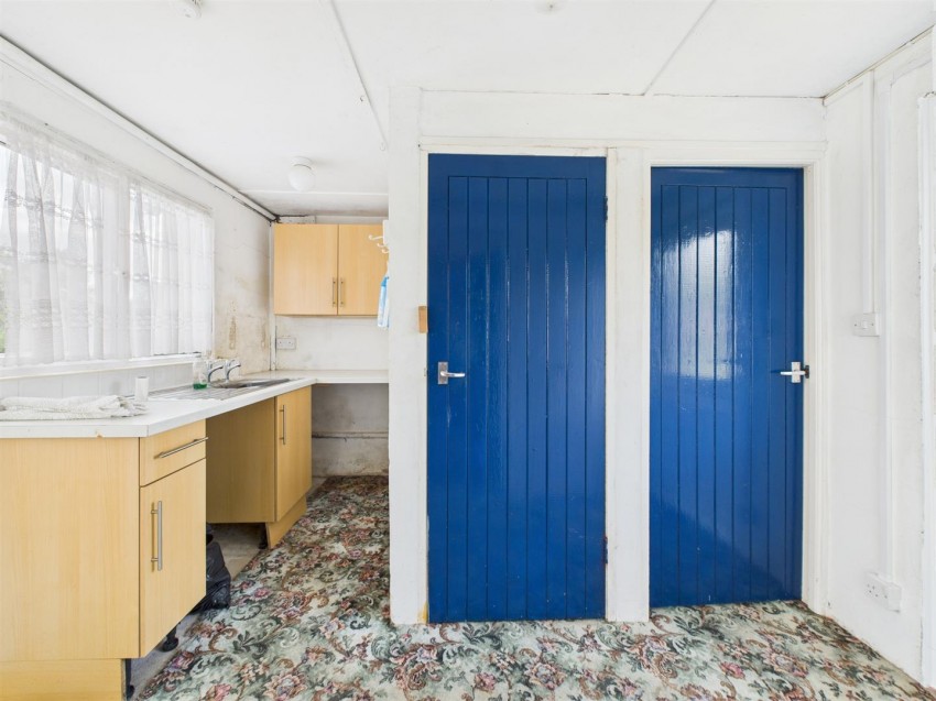 Images for 21 Stokes Avenue, Haverfordwest EAID:RKLUCASAPI BID:1