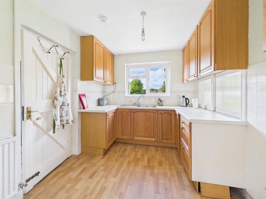 Images for 21 Stokes Avenue, Haverfordwest EAID:RKLUCASAPI BID:1