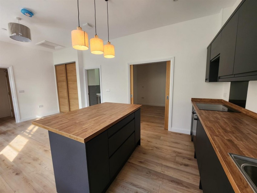Images for Second Floor Flat, High Street, Haverfordwest EAID:RKLUCASAPI BID:1