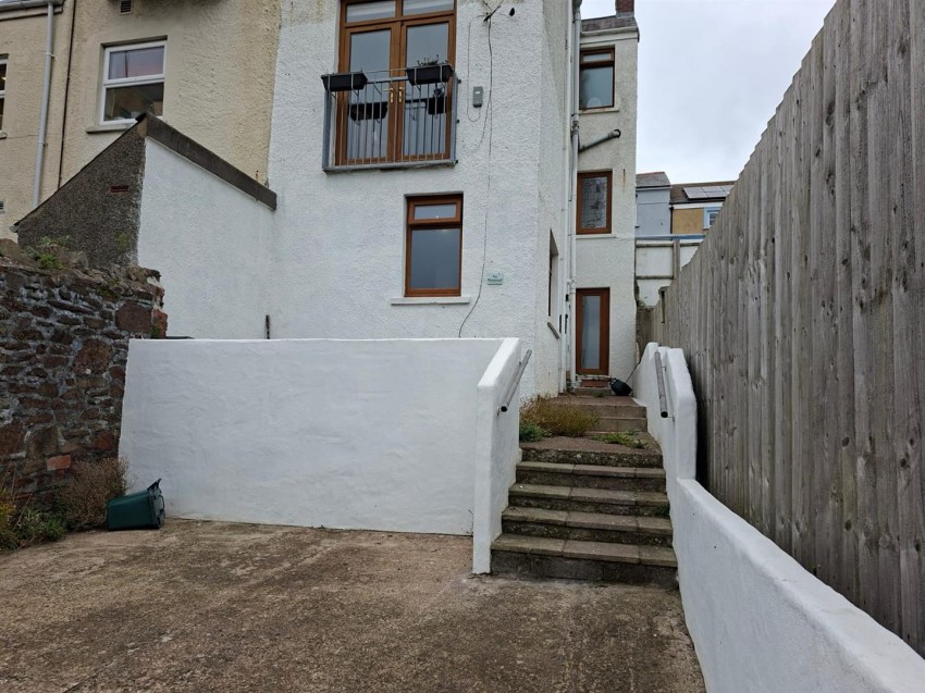 Images for Charles Street, Milford Haven EAID:RKLUCASAPI BID:1