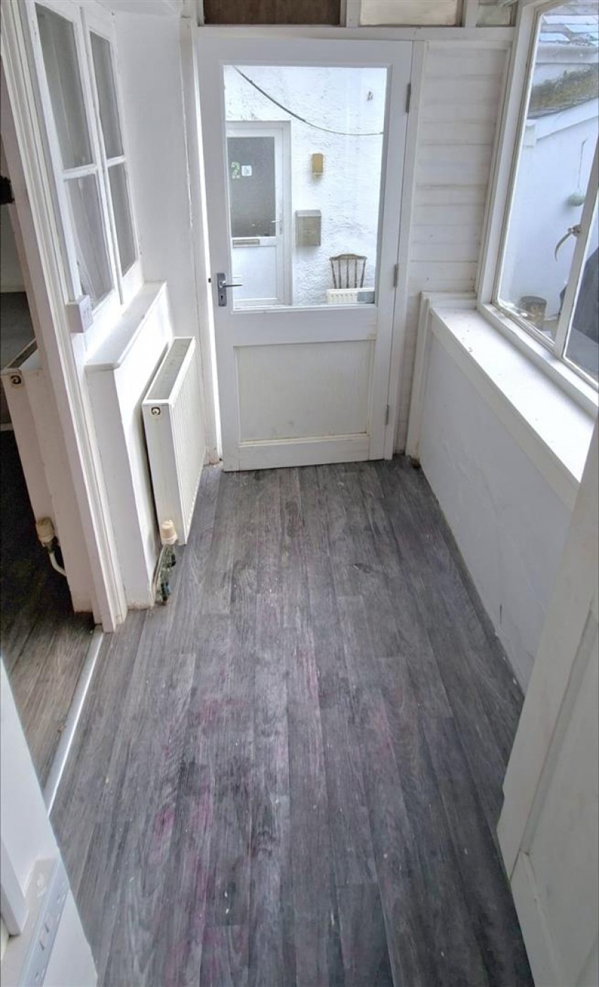 Images for 2a Market Square, Narberth SA67 7AU EAID:RKLUCASAPI BID:1