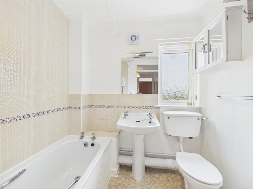 Images for 8 Havard Close, Hook, Haverfordwest EAID:RKLUCASAPI BID:1