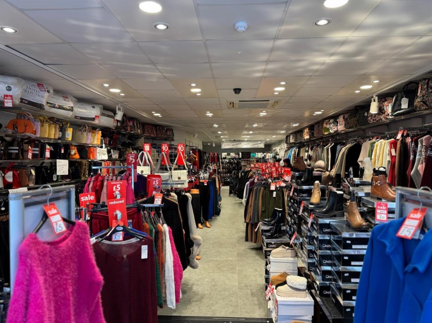 Images for 31 Bridge Street, Haverfordwest EAID:RKLUCASAPI BID:1