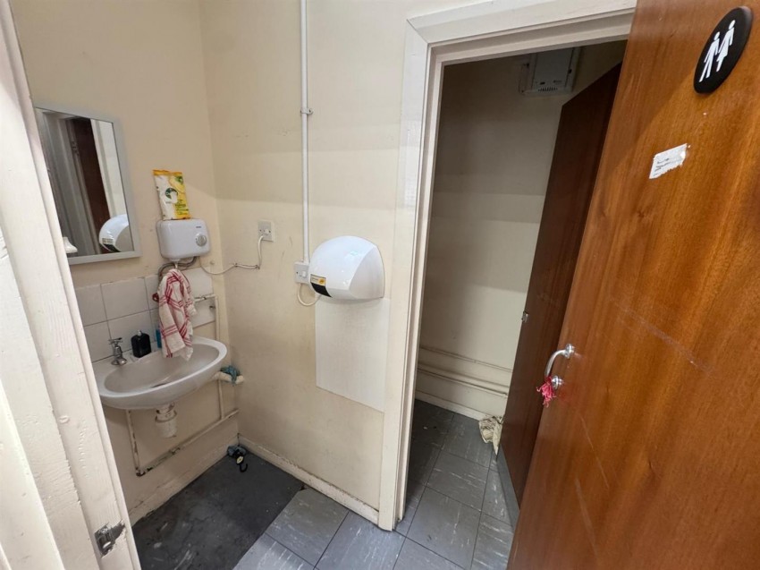 Images for 31 Bridge Street, Haverfordwest EAID:RKLUCASAPI BID:1