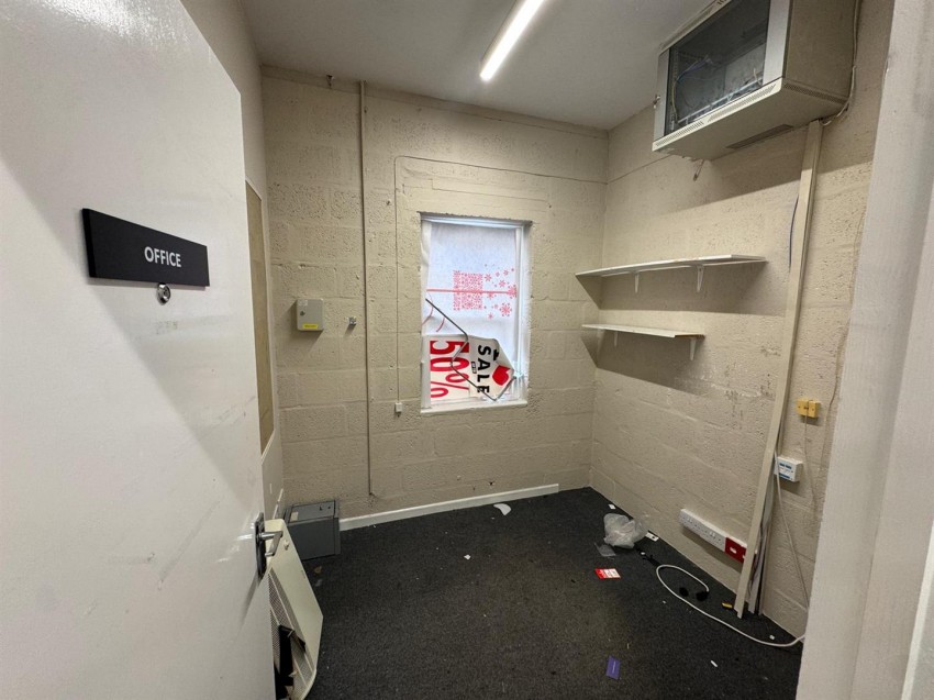 Images for 31 Bridge Street, Haverfordwest EAID:RKLUCASAPI BID:1