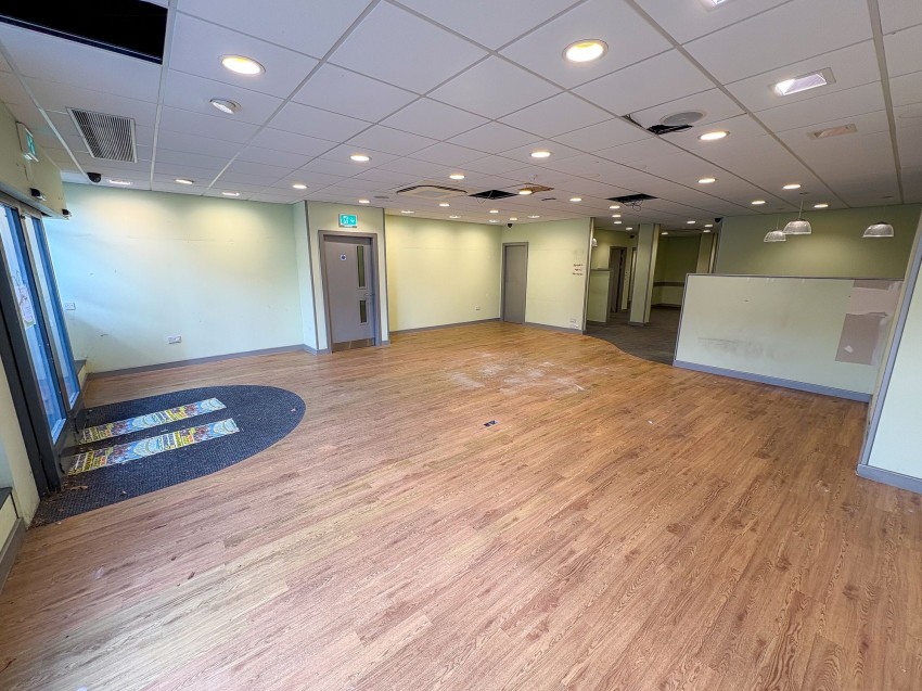 Images for Bridge Street, Haverfordwest, SA61 EAID:2884406164 BID:6e036efe-2661-428f-b5bf-a0a4ec799e22