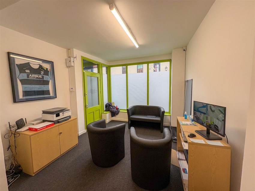 Images for High Street, Narberth, SA67 EAID:2884406164 BID:6e036efe-2661-428f-b5bf-a0a4ec799e22