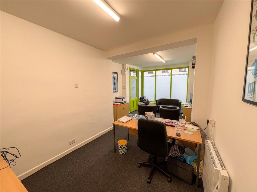 Images for High Street, Narberth, SA67 EAID:2884406164 BID:6e036efe-2661-428f-b5bf-a0a4ec799e22