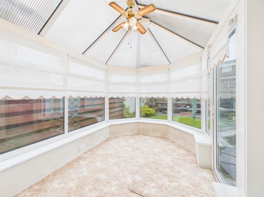 Images for Clover Park, Haverfordwest, SA61 EAID:2884406164 BID:6e036efe-2661-428f-b5bf-a0a4ec799e22