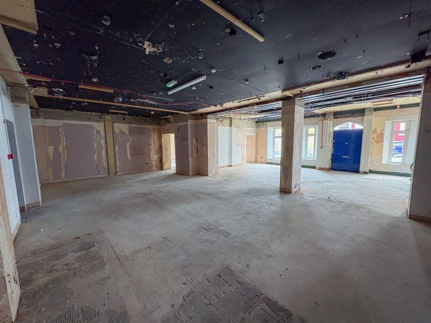 Images for High Street, 48 High Street, SA61 EAID:2884406164 BID:6e036efe-2661-428f-b5bf-a0a4ec799e22