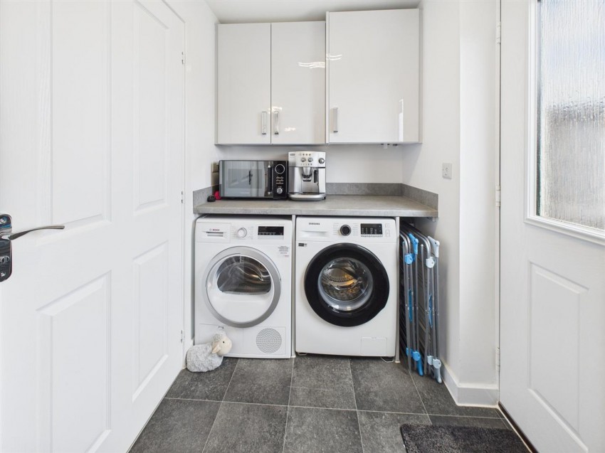 Images for Tasker Way, Haverfordwest, SA61 EAID:2884406164 BID:6e036efe-2661-428f-b5bf-a0a4ec799e22