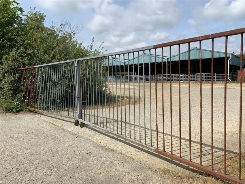 Images for Bridge Meadow Lane, Haverfordwest, SA61 EAID:2884406164 BID:6e036efe-2661-428f-b5bf-a0a4ec799e22